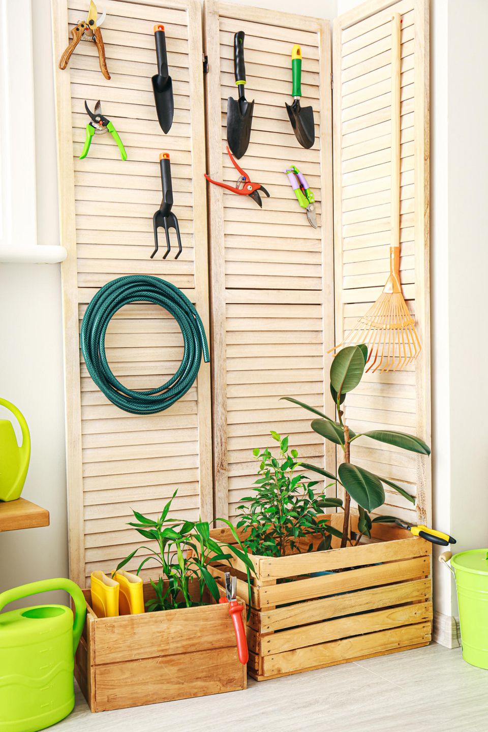 UpcyclingIdee mit alten Fensterläden [SCHÖNER WOHNEN]