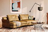 Elegant: Das Sofasystem "Tama" ist mit Anilinleder bezogen und kann individuell zusammengestellt werden: als rundes oder geschwungenes Sofa, in geraden Formen, alleinstehend oder zu mehreren – inklusive Double-Récamiere, mit Tray oder ohne. Preis auf Anfrage.  www.walterknoll.de    Tipp: Im SCHÖNER WOHNEN-Shop finden Sie hochwertige und stilvolle Designer-Sofas.