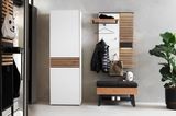Garderobe aus Holz mit weißer Lackierung im Flur