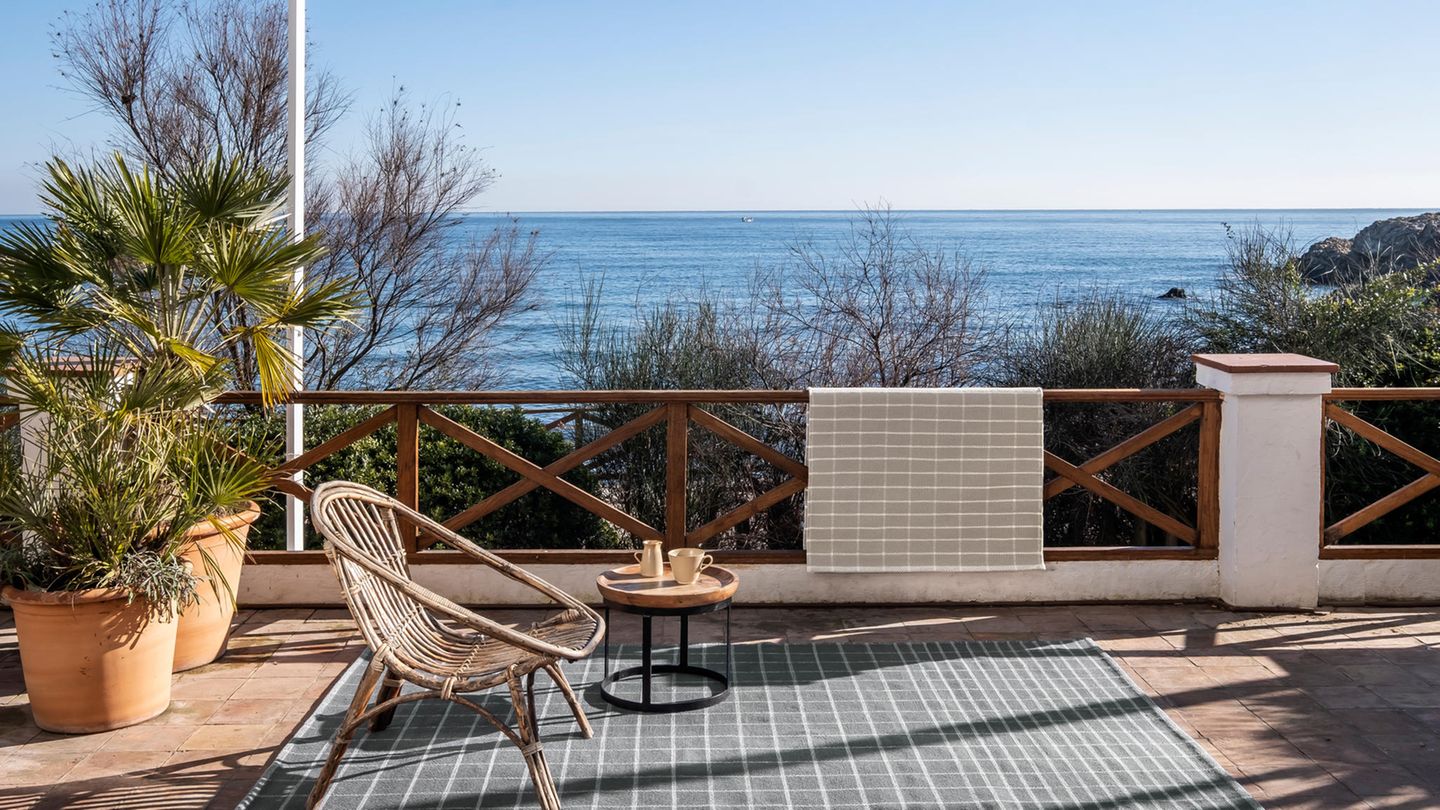 Hochwertiger Outdoor Teppich Eden mit modernem grafischen Muster für  Terrassen, Gärten, Poolbereich