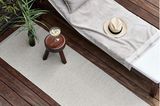 Gartenliege und Outdoorteppich in Creme und Weiß