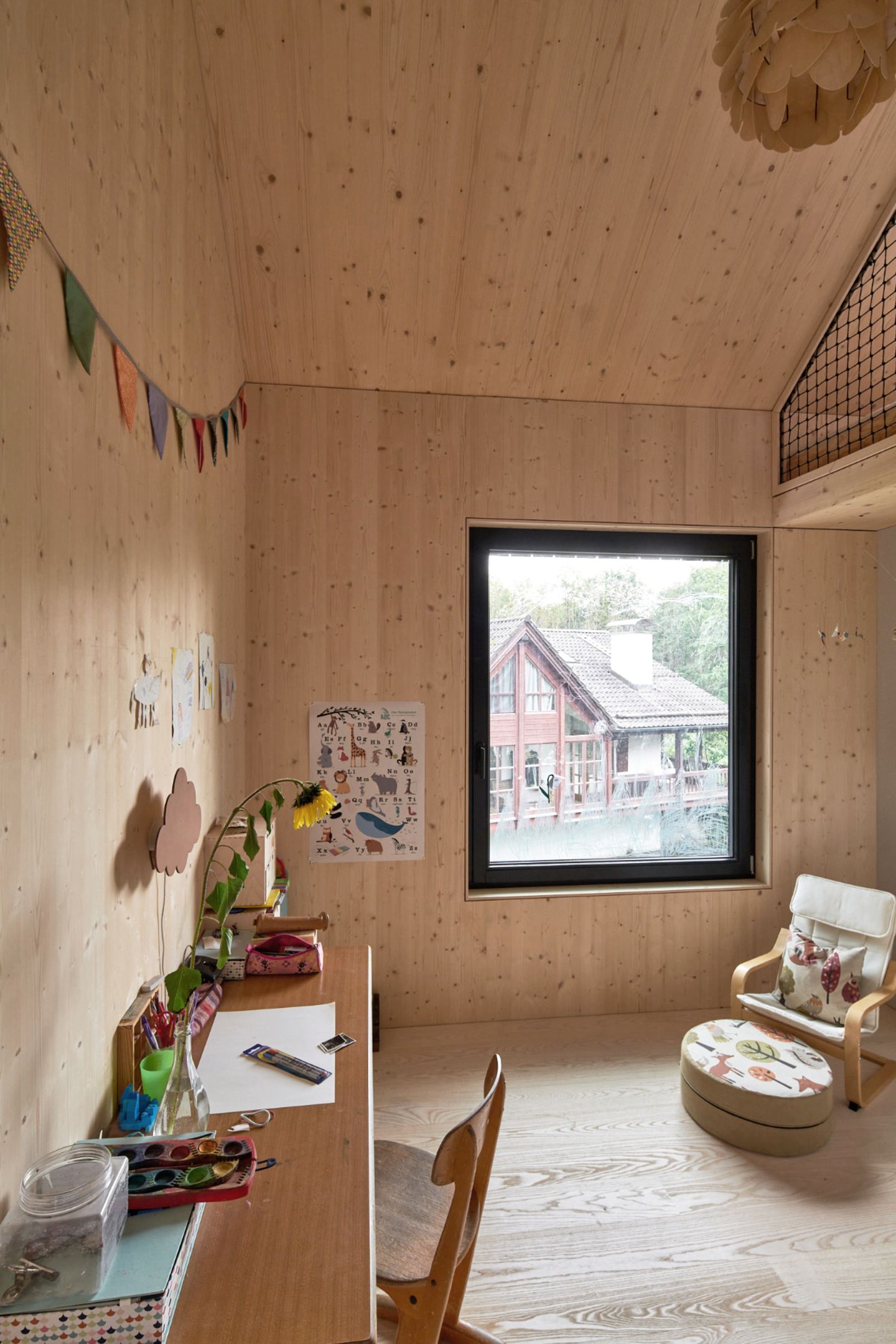 Kinderzimmer mit Schlafgalerie im Dachspitz - [SCHÖNER WOHNEN]