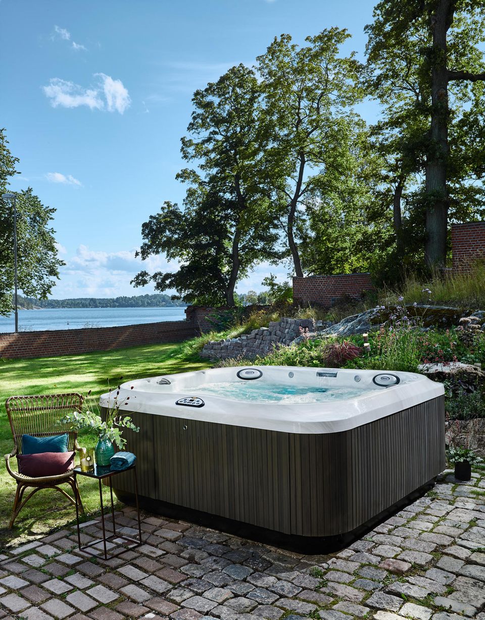 Ideen für den Whirlpool auf der Terrasse - [SCHÖNER WOHNEN]