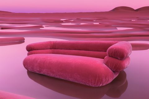 Pinkes Sofa in pinker verlassener Landschaft