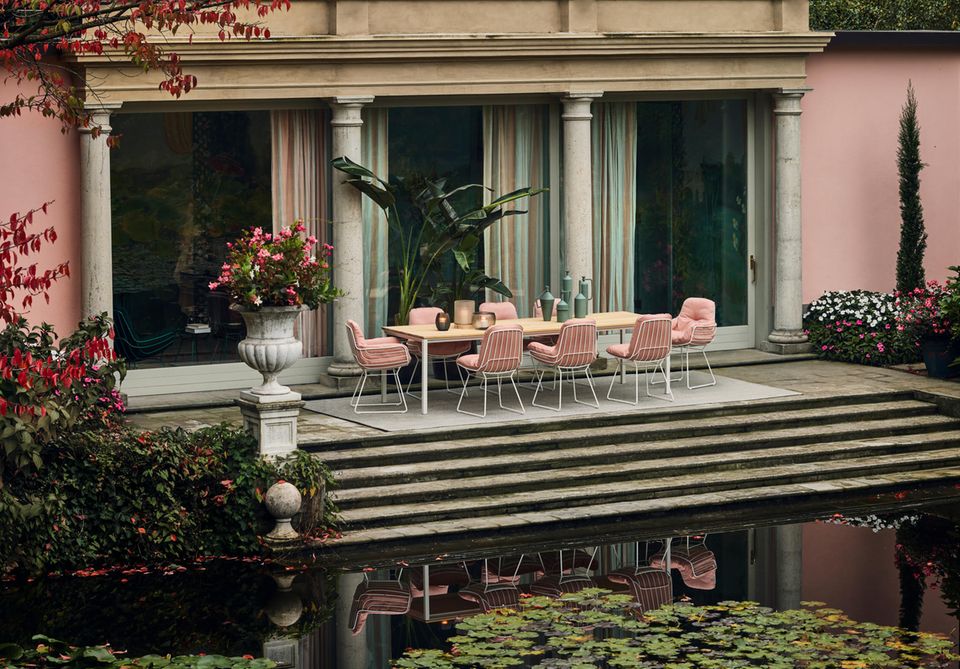 Erhöhte Terrasse mit Treppe - [SCHÖNER WOHNEN]