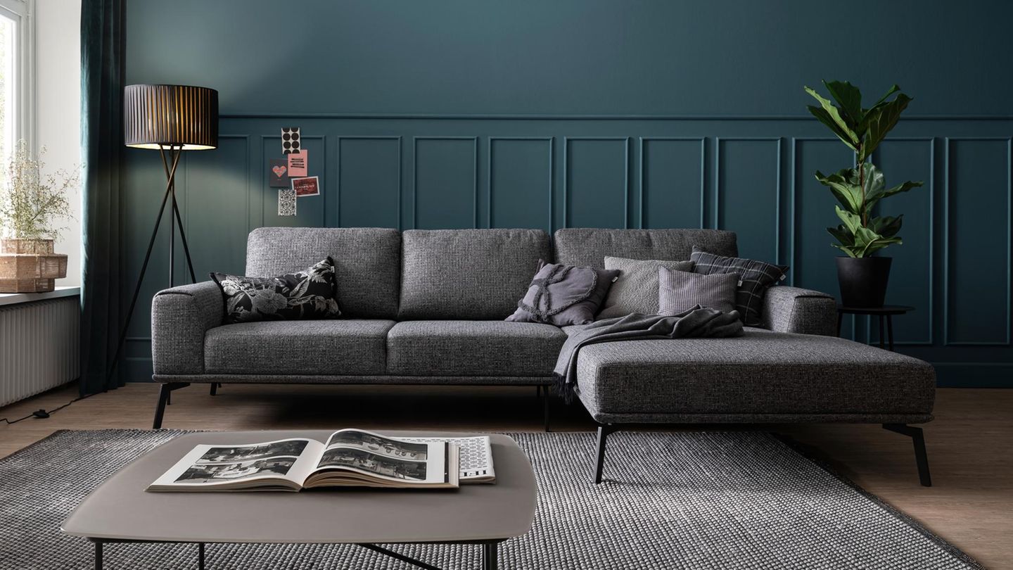 Welcher Teppich passt zu einem grauen Sofa?