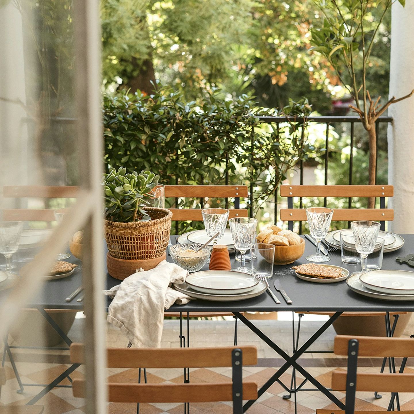 24 Möbel und Accessoires unter 100 Euro, die jede Terrasse aufwerten