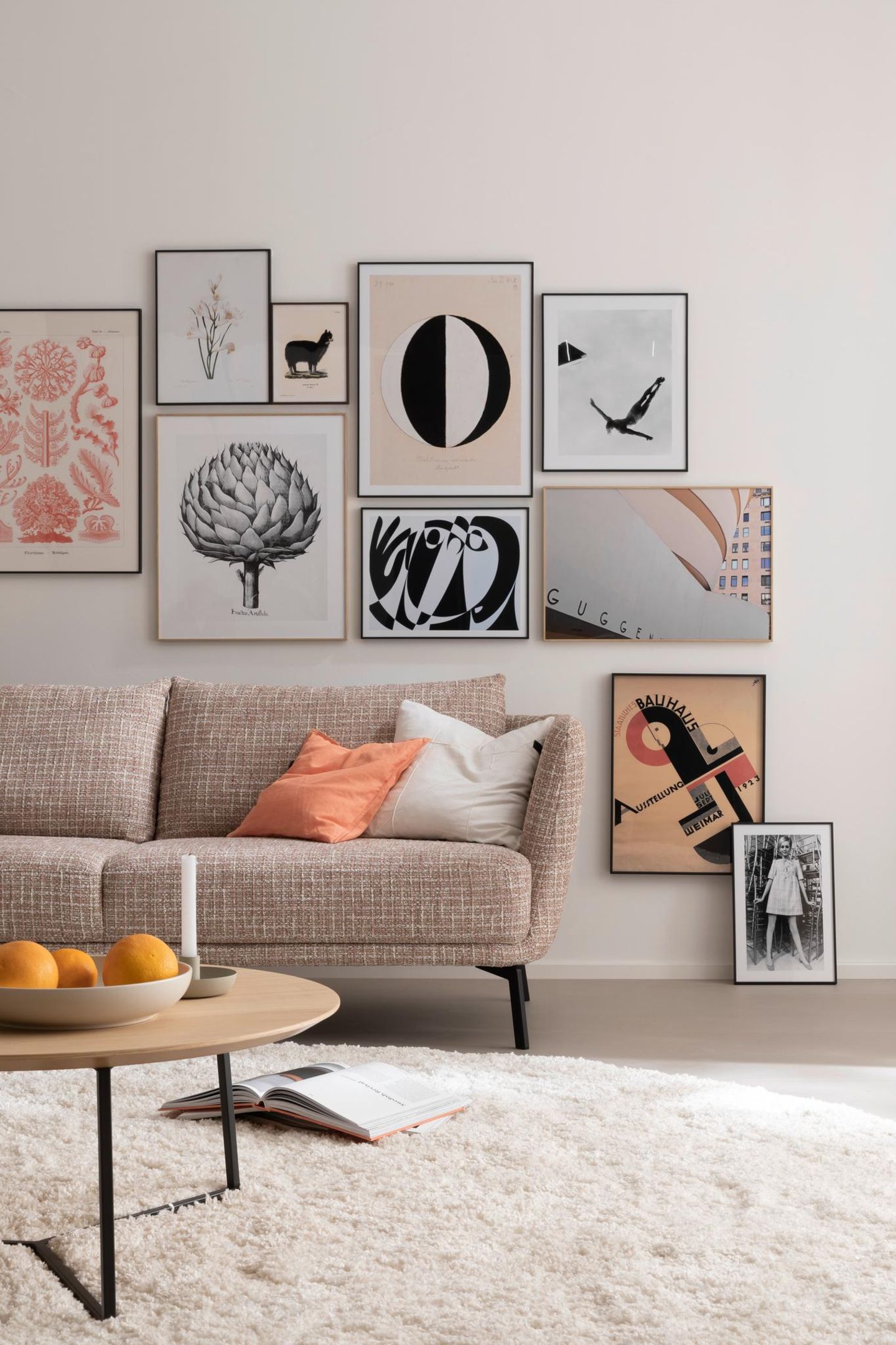 Bilder über dem Sofa