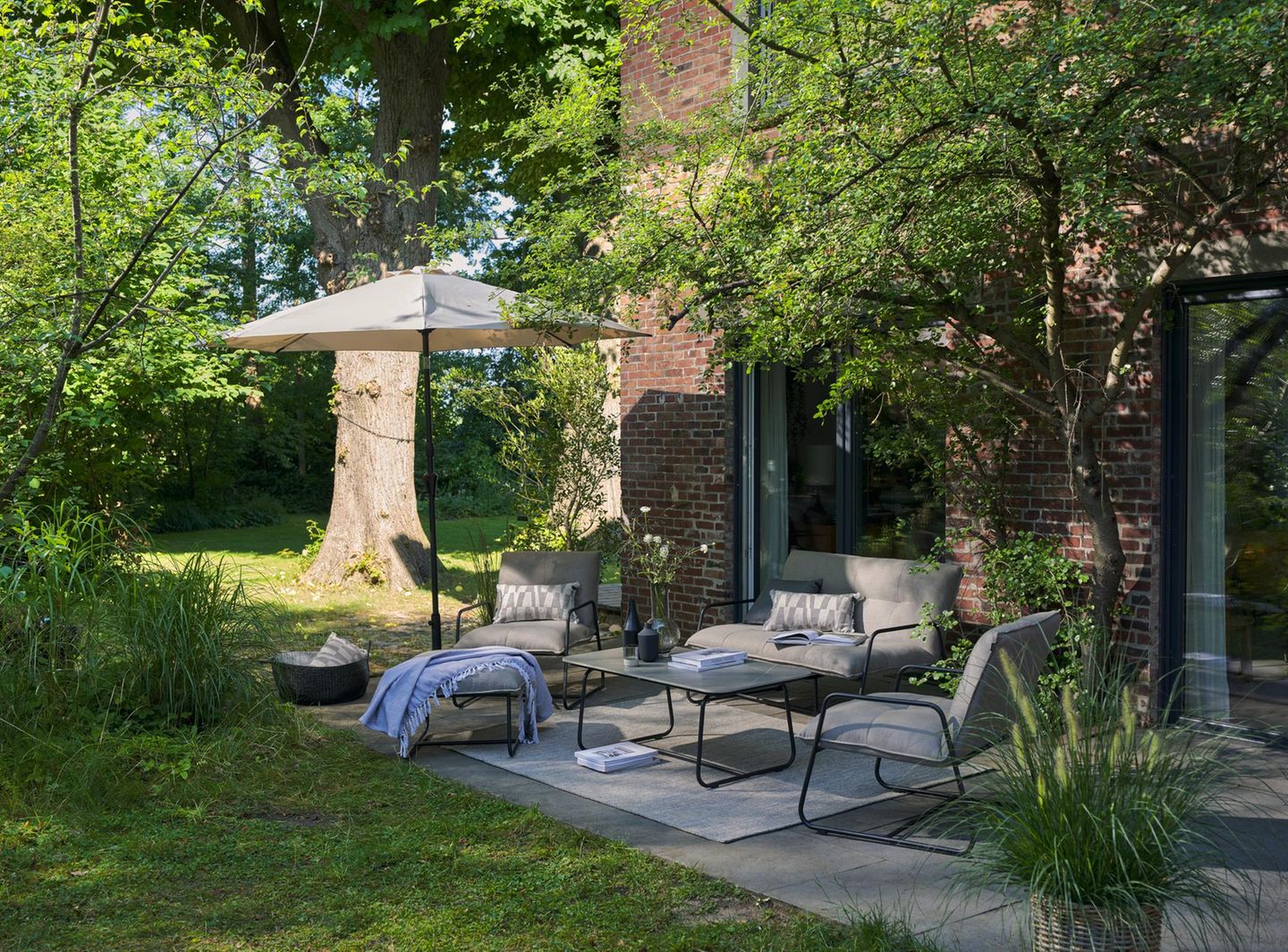 Kleine Terrasse gemütlich gestalten – Tipps & Ideen - [SCHÖNER WOHNEN]