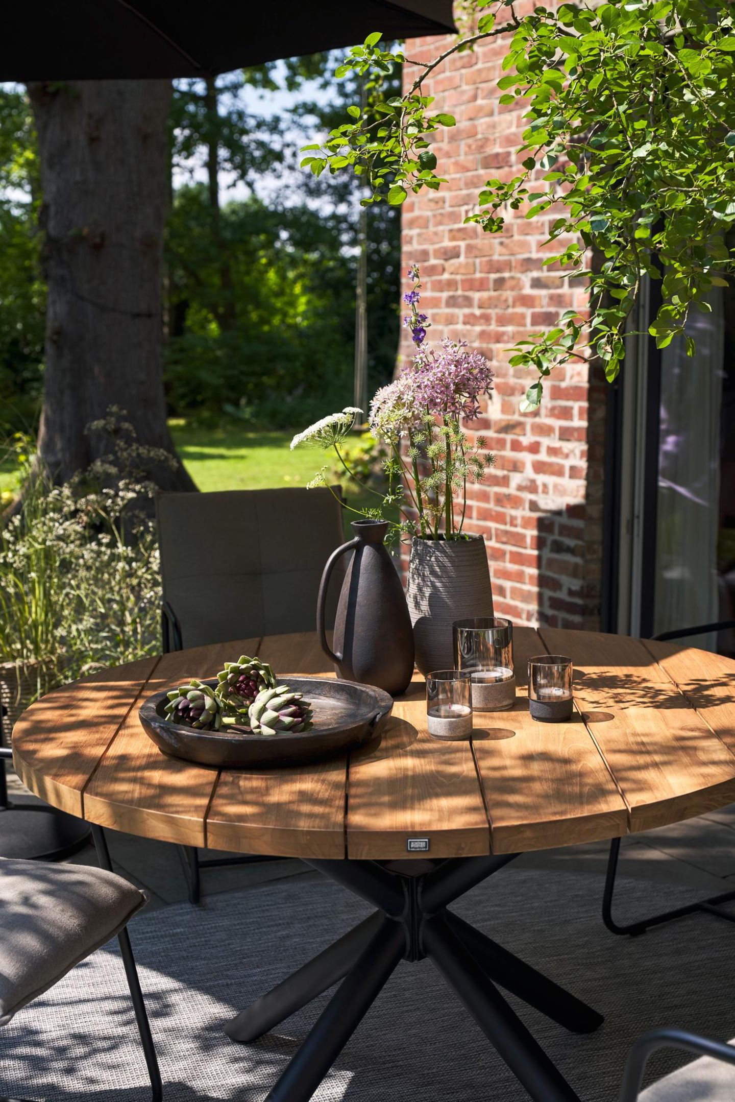 Runde, wetterfeste Gartentische – unsere 9 Favoriten