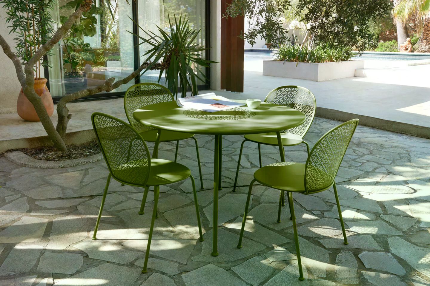 Runde, wetterfeste Gartentische – unsere 9 Favoriten
