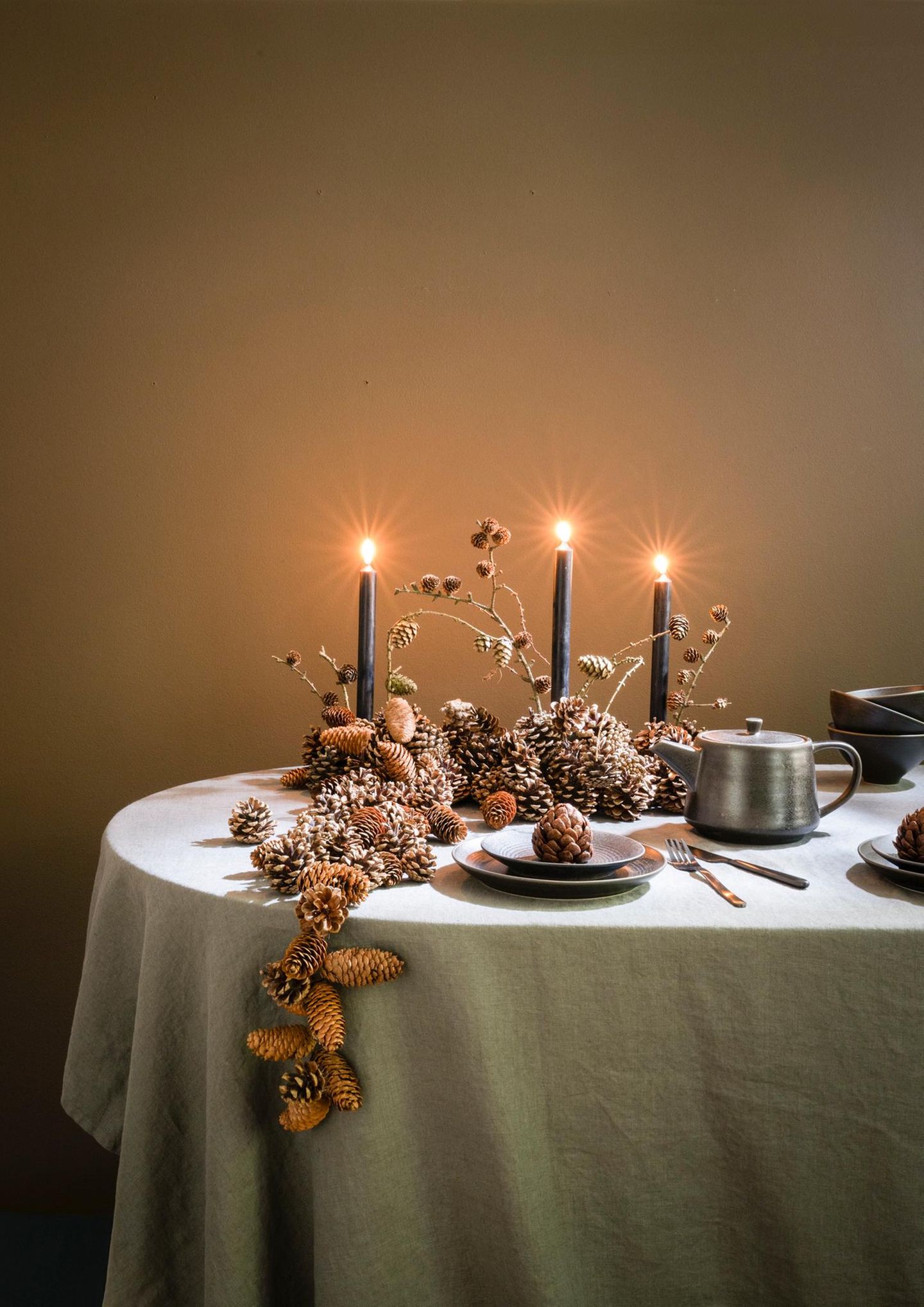 Adventskranz mit Tannenzapfen
