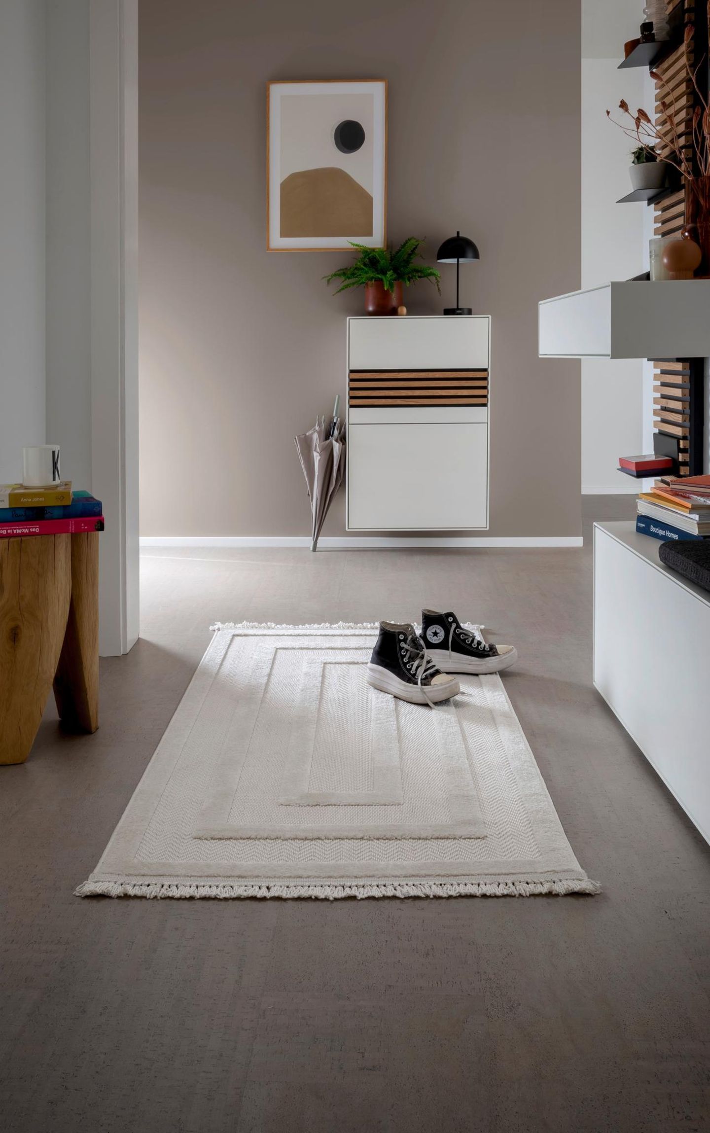 Garderobe für schmale Flure: Platzsparende Lösungen & Ideen